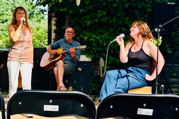 Abbey Road albummet spilles af Flemming and his Beat Girls