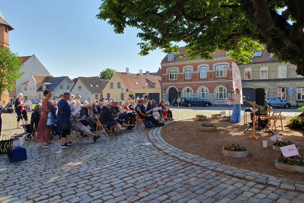 WIR SINGEN DEN SOMMER UND FEIERN DEN GRUNDGESETZTAG