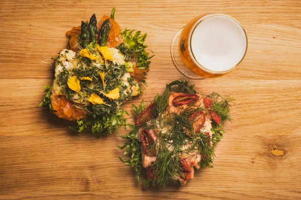 SMØRREBRØD AT KRENKERUP TRAKTØRSTED