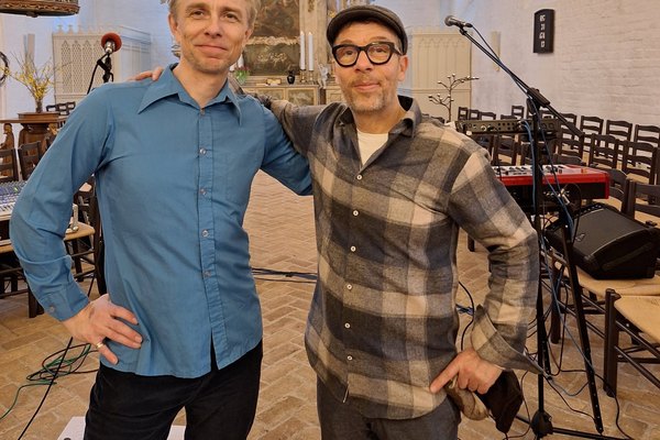 Sylvester Larsen with guitarist Klaus Nielsen | Slemminge Kirke (Free entry)