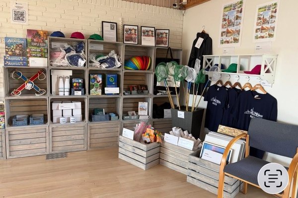 Turistinformation, galleri og gårdbutik på Nysted Havn
